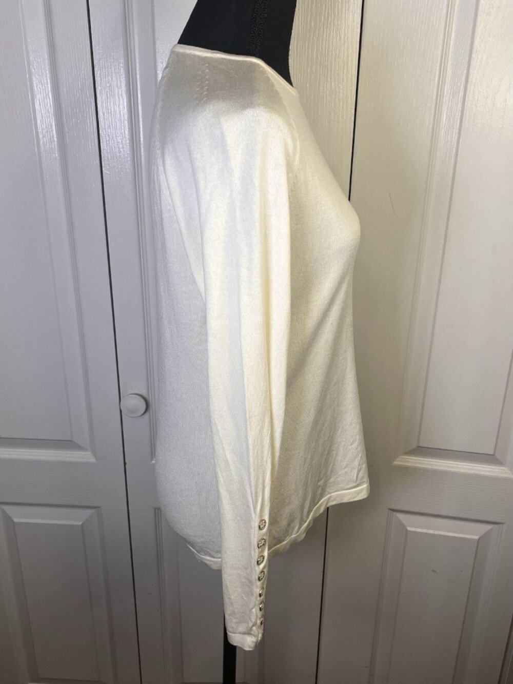 J Mclaughlin Jamey Sweater Sz M Ivory Cotton Modal Eight Button Sleeve Soft Whit - Picture 5 of 8